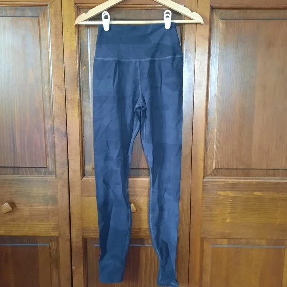 ALO Yoga High-Waist Camo Vapor Legging Black Camouflage Size XS - Picture 4 of 16